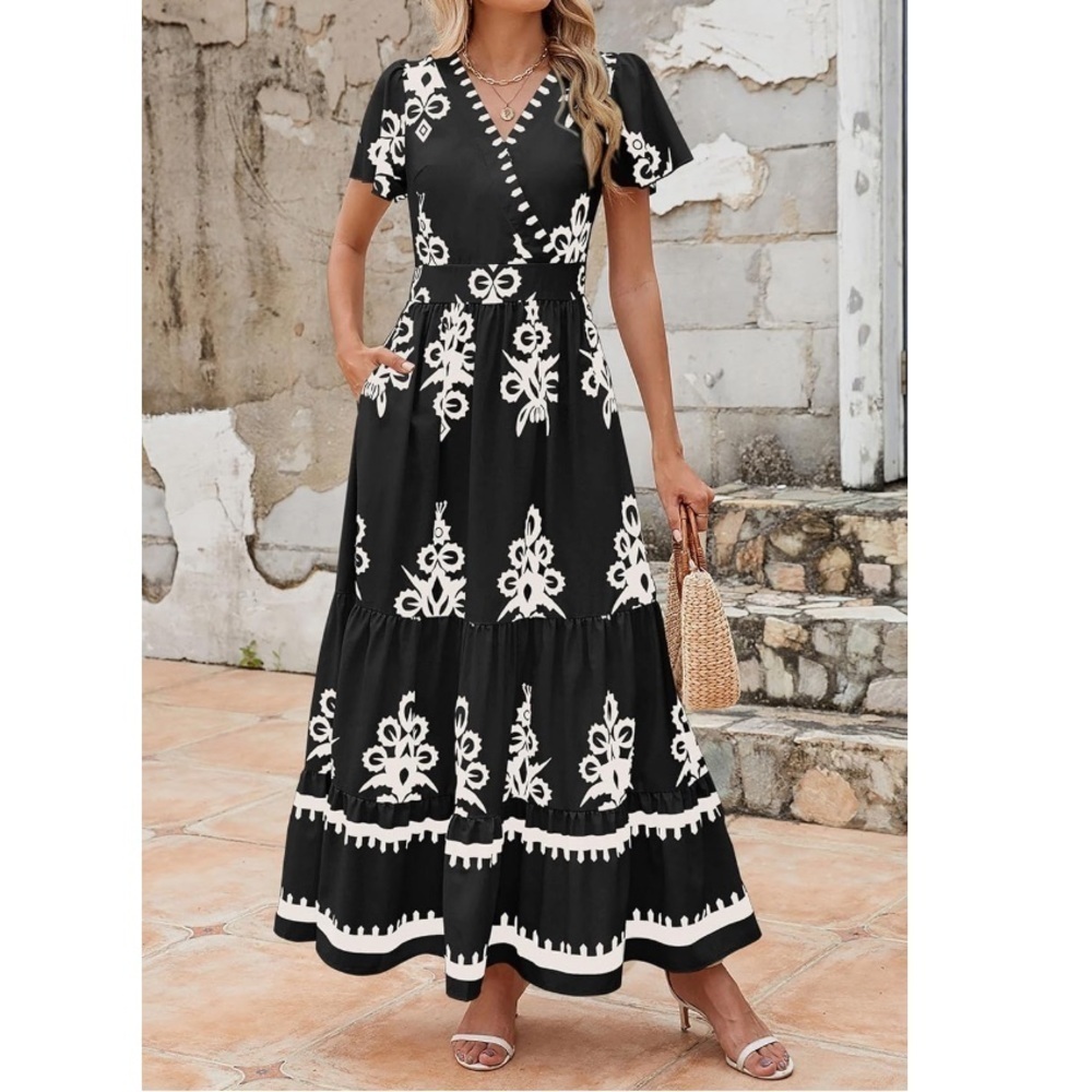 Casual V Neck Boho Maxi Dress with Pockets (Medium) - Picture 3 of 6
